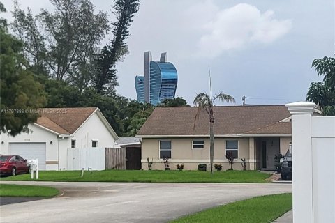 House in Davie, Florida 1 bedroom, 125.7 sq.m. № 1963049 - photo 2