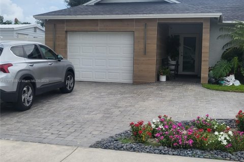 House in Davie, Florida 1 bedroom, 125.7 sq.m. № 1963049