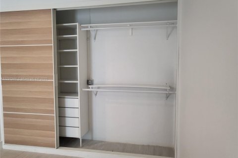 House in Davie, Florida 1 bedroom, 125.7 sq.m. № 1963049 - photo 4