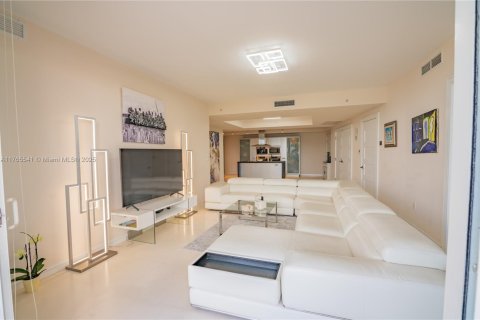 Condo in Sunny Isles Beach, Florida, 3 bedrooms  № 1860777 - photo 12