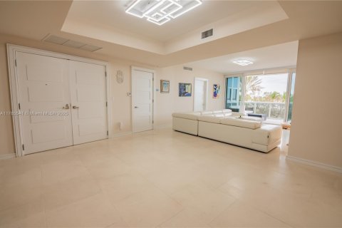 Condo in Sunny Isles Beach, Florida, 3 bedrooms  № 1860777 - photo 9