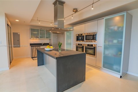 Condo in Sunny Isles Beach, Florida, 3 bedrooms  № 1860777 - photo 2