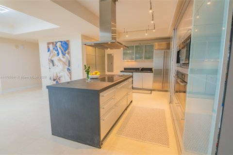 Condo in Sunny Isles Beach, Florida, 3 bedrooms  № 1860777 - photo 1