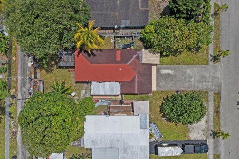 House in North Miami Beach, Florida 4 bedrooms, 126.35 sq.m. № 2076412 - photo 27