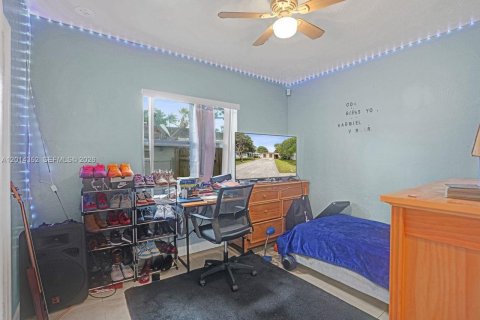 House in North Miami Beach, Florida 4 bedrooms, 126.35 sq.m. № 2076412 - photo 16