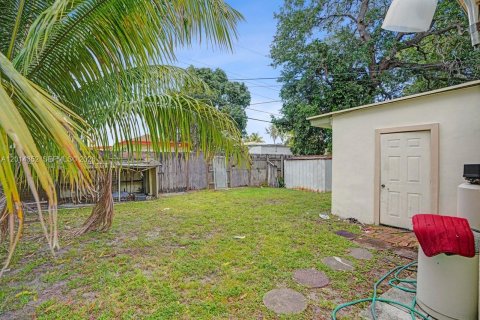 House in North Miami Beach, Florida 4 bedrooms, 126.35 sq.m. № 2076412 - photo 24