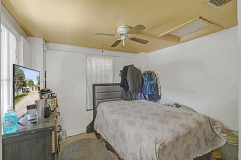House in North Miami Beach, Florida 4 bedrooms, 126.35 sq.m. № 2076412 - photo 21