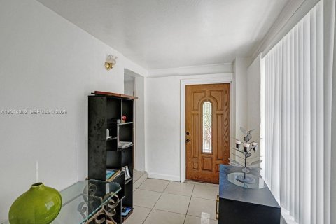 House in North Miami Beach, Florida 4 bedrooms, 126.35 sq.m. № 2076412 - photo 7