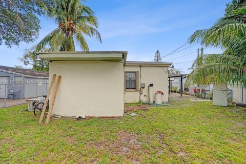 House in North Miami Beach, Florida 4 bedrooms, 126.35 sq.m. № 2076412 - photo 26