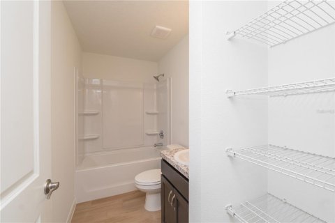 House in Winter Haven, Florida 3 bedrooms, 117.61 sq.m. № 2324106 - photo 5
