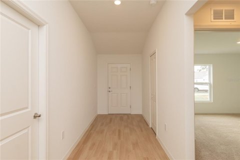 House in Winter Haven, Florida 3 bedrooms, 117.61 sq.m. № 2324106 - photo 3