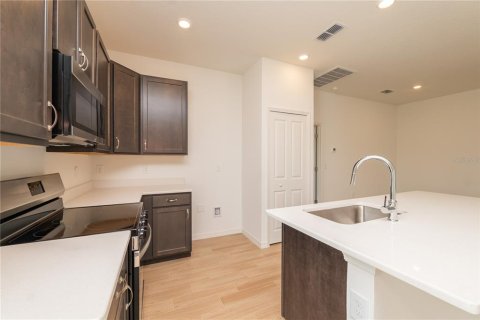 House in Winter Haven, Florida 3 bedrooms, 117.61 sq.m. № 2324106 - photo 12