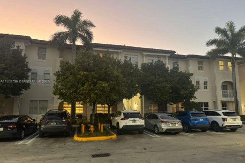 Снять в аренду кондоминиум в Дорал, Флорида 2 спальни, 104.14м2, № 1964639 - фото 9