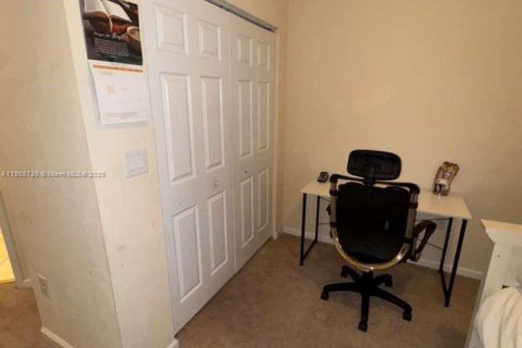 Снять в аренду кондоминиум в Дорал, Флорида 2 спальни, 104.14м2, № 1964639 - фото 8