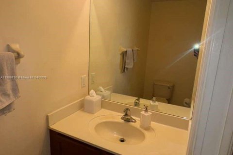 Снять в аренду кондоминиум в Дорал, Флорида 2 спальни, 104.14м2, № 1964639 - фото 5