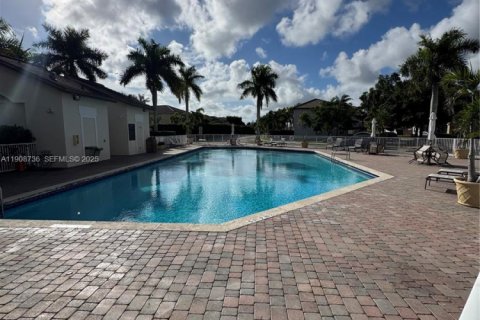 Снять в аренду кондоминиум в Дорал, Флорида 2 спальни, 104.14м2, № 1964639 - фото 10