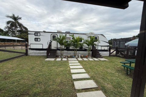 House in Homestead, Florida 3 bedrooms, 162.39 sq.m. № 1968646 - photo 30