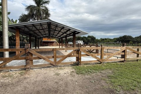 House in Homestead, Florida 3 bedrooms, 162.39 sq.m. № 1968646 - photo 5