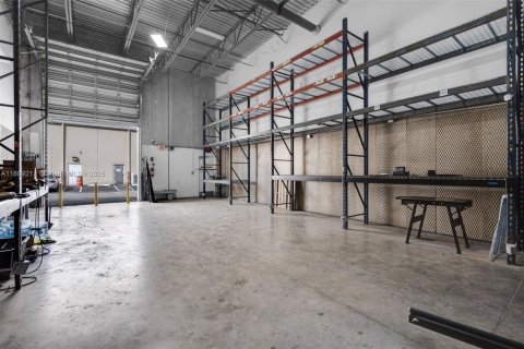Propiedad comercial en venta en Miami Lakes, Florida № 1951177 - foto 25