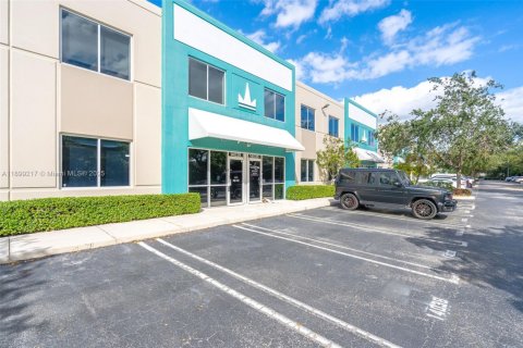 Propiedad comercial en venta en Miami Lakes, Florida № 1951177 - foto 3
