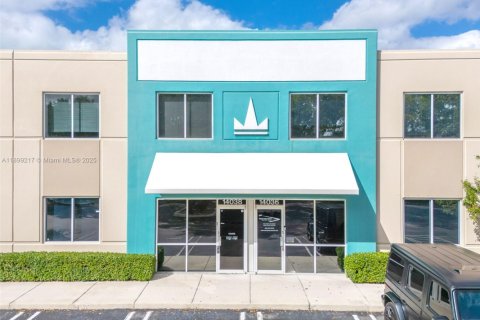 Propiedad comercial en venta en Miami Lakes, Florida № 1951177 - foto 1