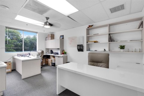 Propiedad comercial en venta en Miami Lakes, Florida № 1951177 - foto 17