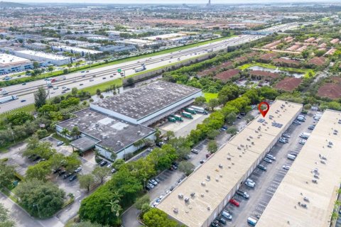 Propiedad comercial en venta en Miami Lakes, Florida № 1951177 - foto 28