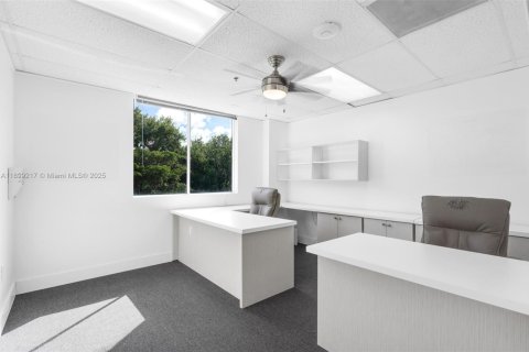 Propiedad comercial en venta en Miami Lakes, Florida № 1951177 - foto 15