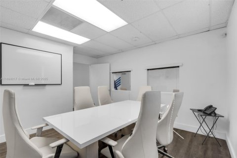 Propiedad comercial en venta en Miami Lakes, Florida № 1951177 - foto 7