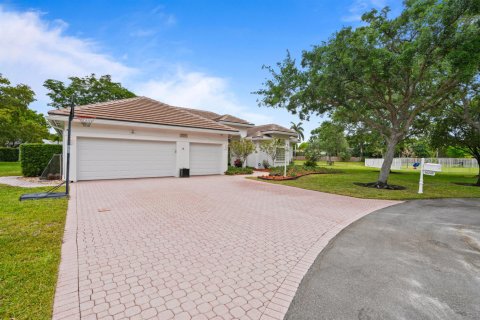 House in Davie, Florida 4 bedrooms, 223.99 sq.m. № 2147154 - photo 8