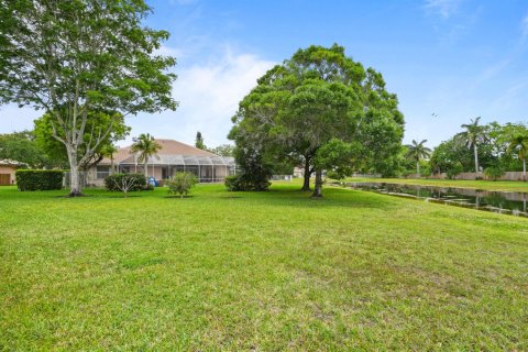 House in Davie, Florida 4 bedrooms, 223.99 sq.m. № 2147154 - photo 11