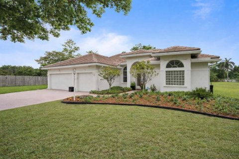House in Davie, Florida 4 bedrooms, 223.99 sq.m. № 2147154