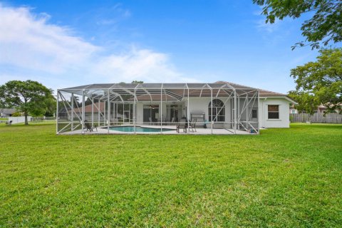 House in Davie, Florida 4 bedrooms, 223.99 sq.m. № 2147154 - photo 15