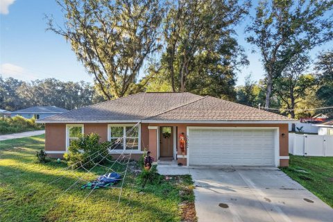 House in Summerfield, Florida 3 bedrooms, 118.73 sq.m. № 2239062