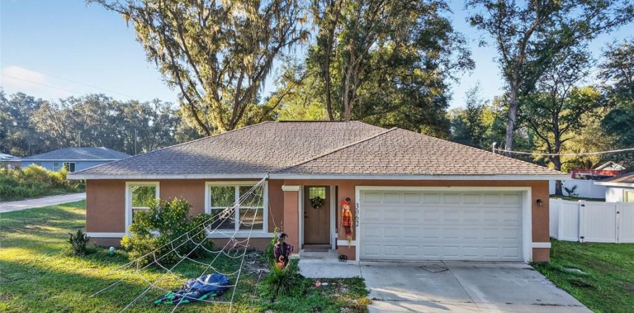 House in Summerfield, Florida 3 bedrooms, 118.73 sq.m. № 2239062