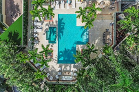 Condo in Miami, Florida, 2 bedrooms № 2008905 - photo 18