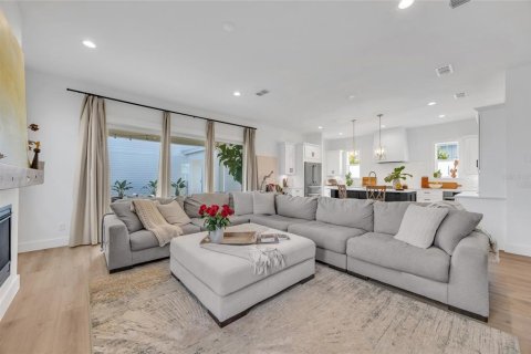 House in Winter Garden, Florida 5 bedrooms, 351.54 sq.m. № 2103242 - photo 17