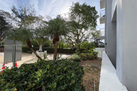 Condo in Miami, Florida, 1 bedroom  № 2002958 - photo 24