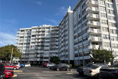 Condo in Miami, Florida, 1 bedroom  № 2002958 - photo 26