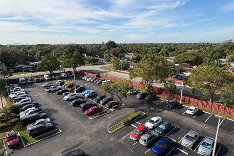 Condo in Miami, Florida, 1 bedroom  № 2002958 - photo 29