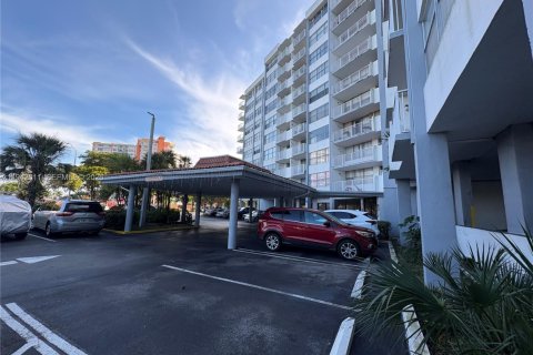 Condo in Miami, Florida, 1 bedroom  № 2002958 - photo 30