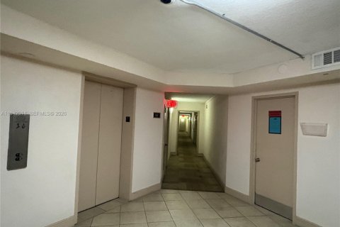 Condo in Miami, Florida, 1 bedroom  № 2002958 - photo 16