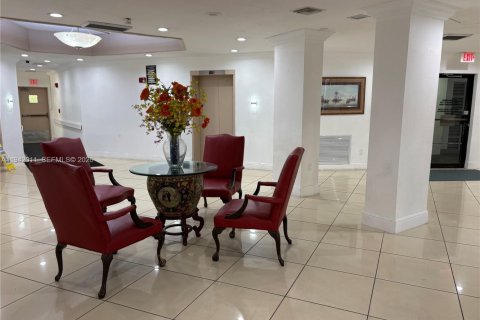 Condo in Miami, Florida, 1 bedroom  № 2002958 - photo 17
