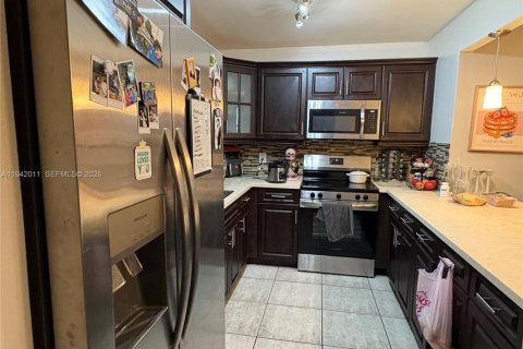 Condo in Miami, Florida, 1 bedroom  № 2002958 - photo 7