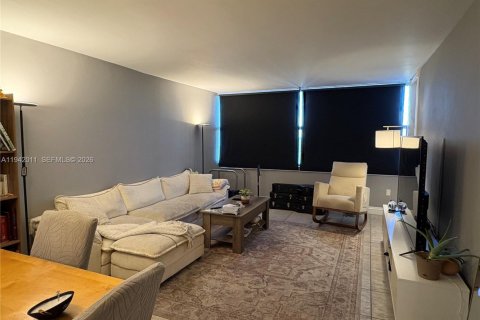 Condo in Miami, Florida, 1 bedroom  № 2002958 - photo 10