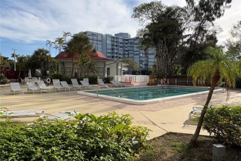 Condo in Miami, Florida, 1 bedroom  № 2002958 - photo 22