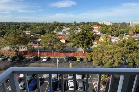 Condo in Miami, Florida, 1 bedroom  № 2002958 - photo 14