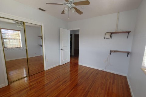 Casa en alquiler en Miami, Florida, 2 dormitorios, 83.61 m2 № 2032380 - foto 24