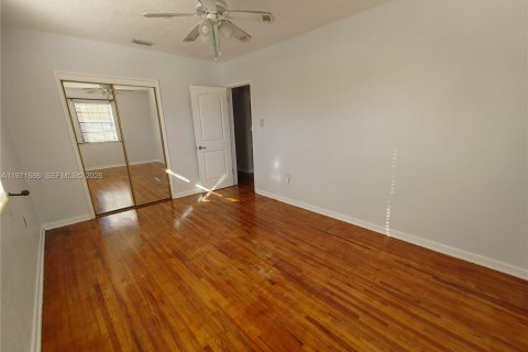 Casa en alquiler en Miami, Florida, 2 dormitorios, 83.61 m2 № 2032380 - foto 21