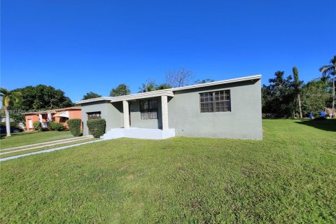 Casa en alquiler en Miami, Florida, 2 dormitorios, 83.61 m2 № 2032380 - foto 3